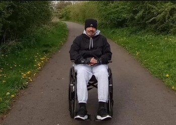 'Incredible' pupils help ex-teacher after crash